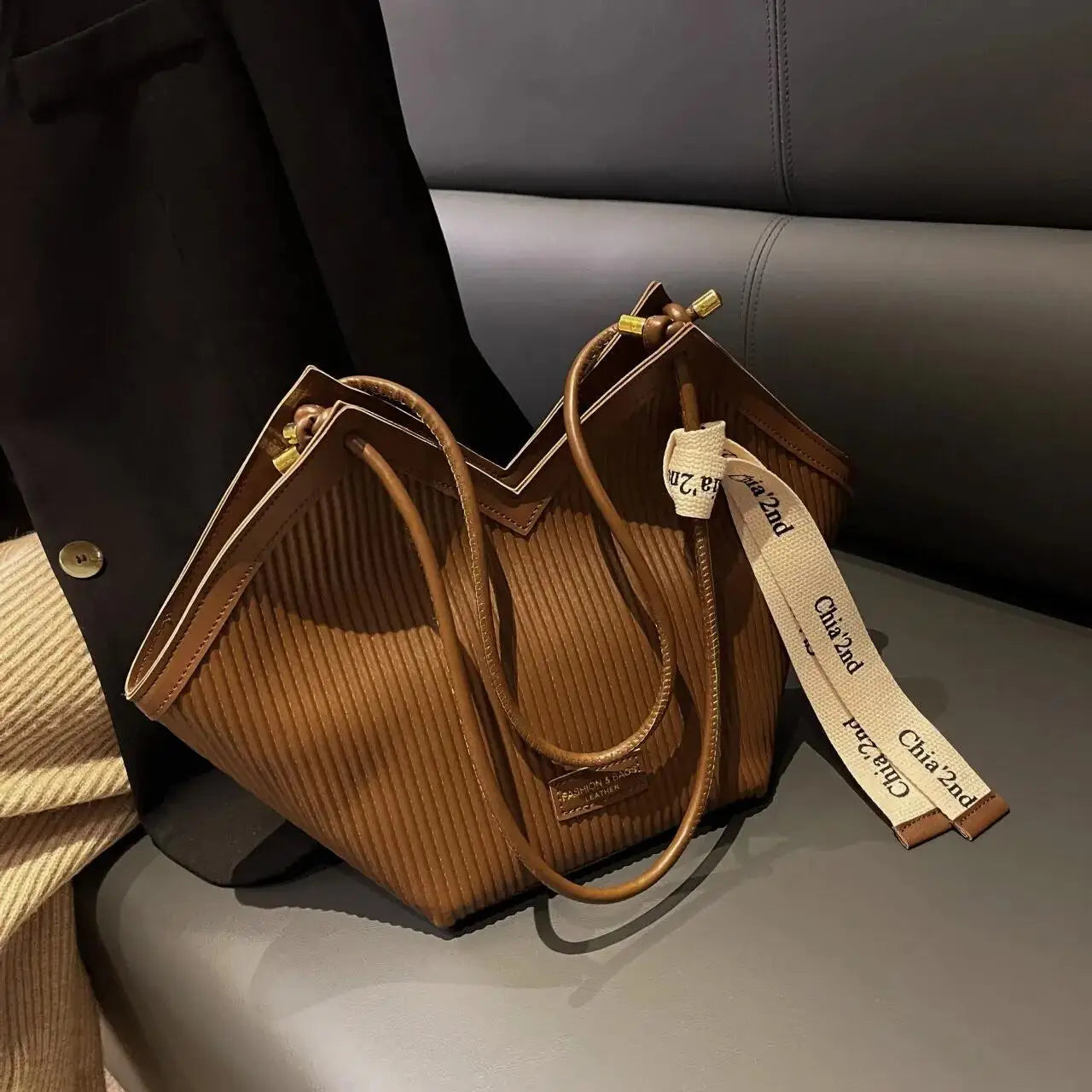 Korean Style Large Tote Bag – Fashionable PU Canvas Shoulder Bag for Women | Spacious Commuter Student Tote with Zipper Closure