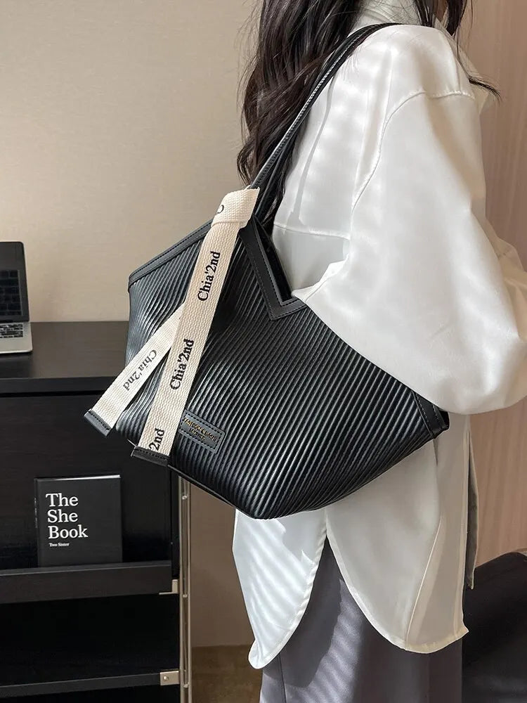Korean Style Large Tote Bag – Fashionable PU Canvas Shoulder Bag for Women | Spacious Commuter Student Tote with Zipper Closure