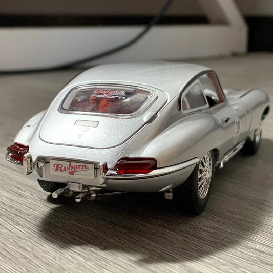 1:24 scale diecast car