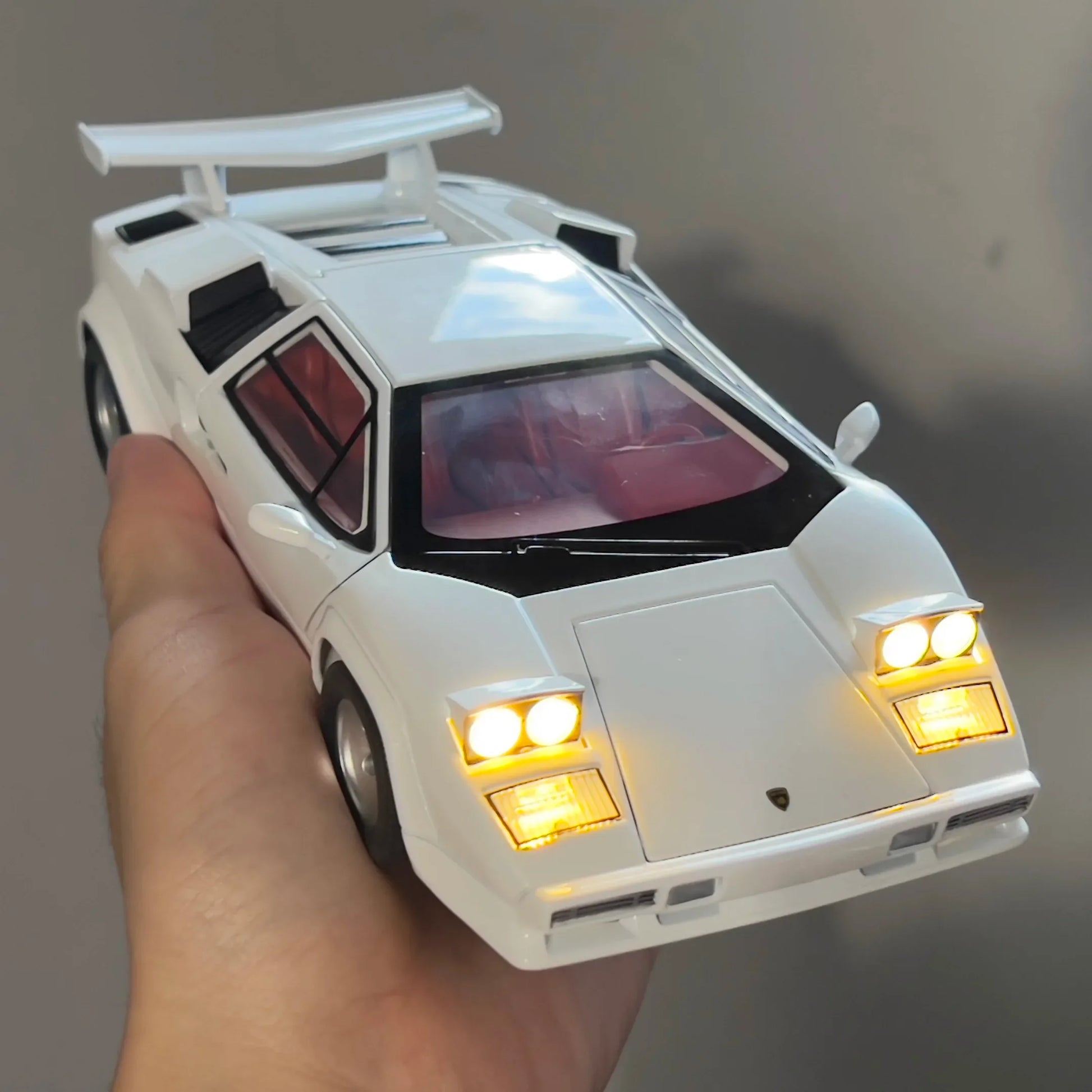 1 24 scale supercar diecast replica