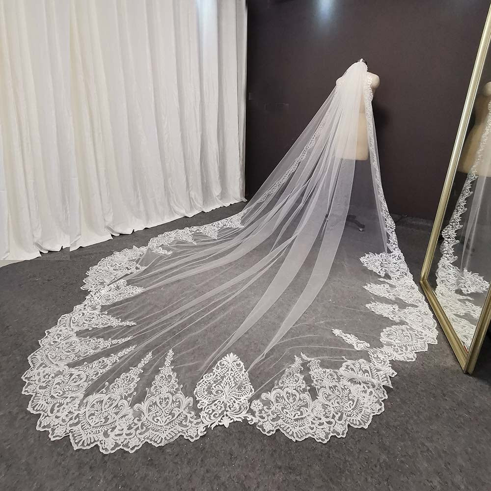 Luxury Long Lace Bridal Veil High end Retro Wedding Veil with Comb