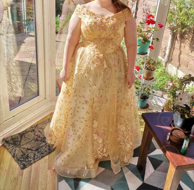 Gold Quinceanera Dresses Ball Gown Sparkly Sequined Burgundy Lace Applique Beaded Party Gown Graduation Dress