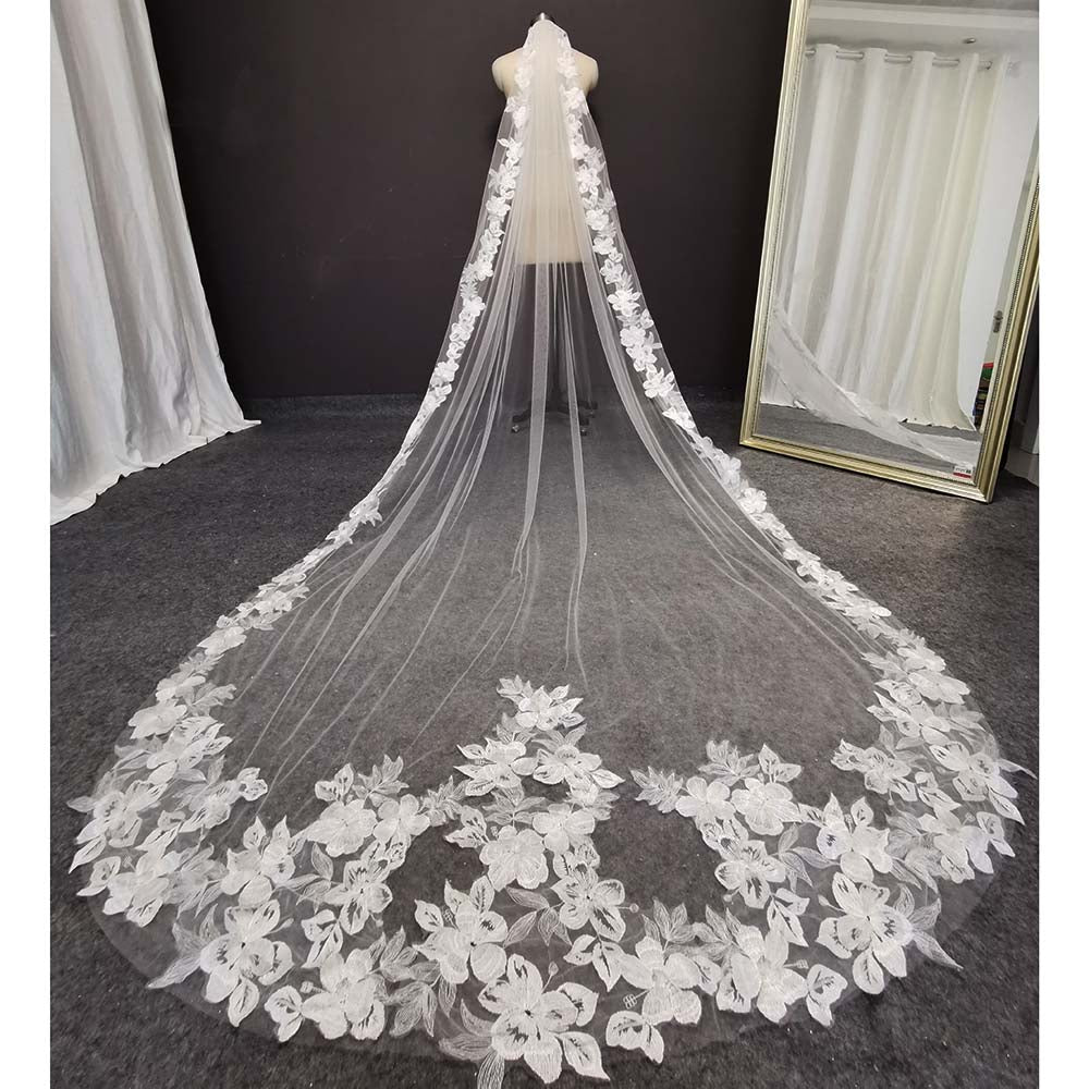 white tulle veil