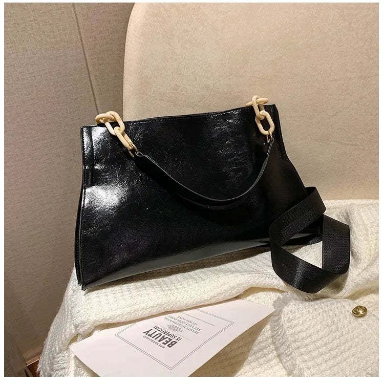 2025 New Design PU Leather Women Shoulder Bag – Soft Synthetic Leather Crossbody Handbag with Chain Decor, Large Capacity Underarm Tote Purse