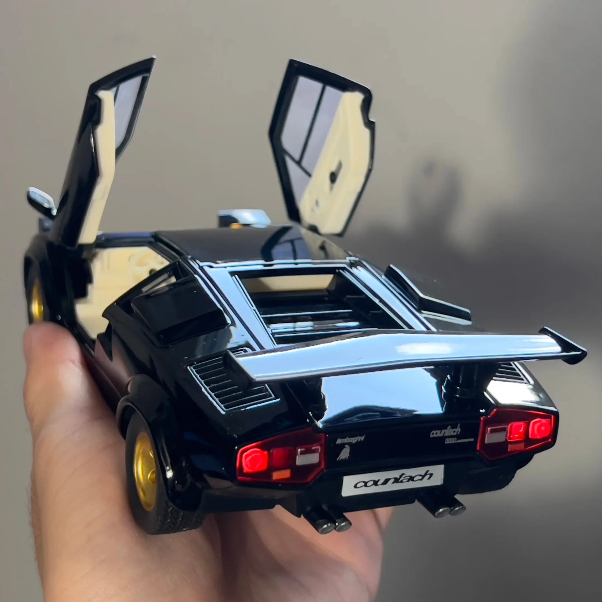 1:24 Lamborghini Countach LP500S Diecast Model Car – Lights, Sound & Pull-Back Supercar - SpyTrendz