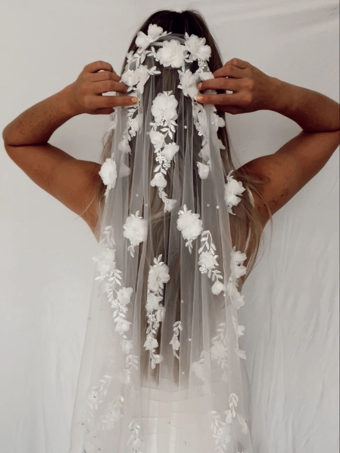 Elegance Wedding Veil with 3D Flowers Bridal Veil