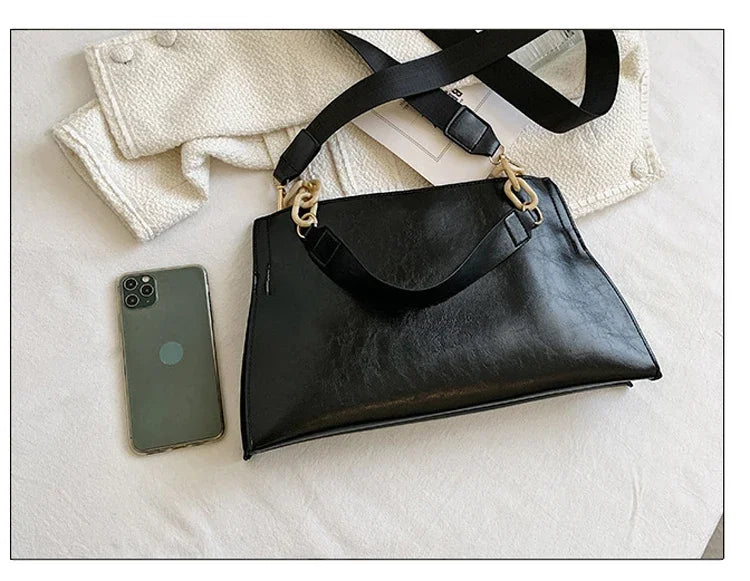 2025 New Design PU Leather Women Shoulder Bag – Soft Synthetic Leather Crossbody Handbag with Chain Decor, Large Capacity Underarm Tote Purse