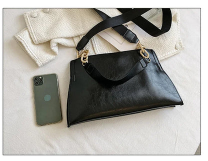 2025 New Design PU Leather Women Shoulder Bag – Soft Synthetic Leather Crossbody Handbag with Chain Decor, Large Capacity Underarm Tote Purse
