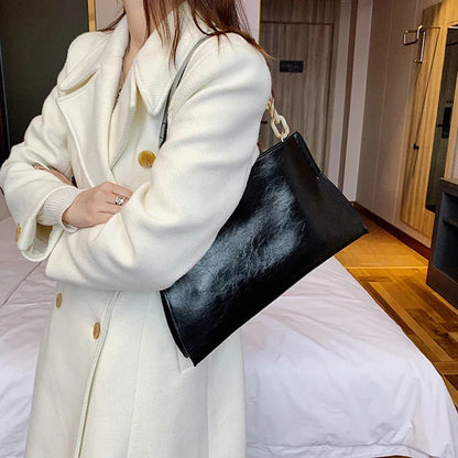 2025 New Design PU Leather Women Shoulder Bag – Soft Synthetic Leather Crossbody Handbag with Chain Decor, Large Capacity Underarm Tote Purse