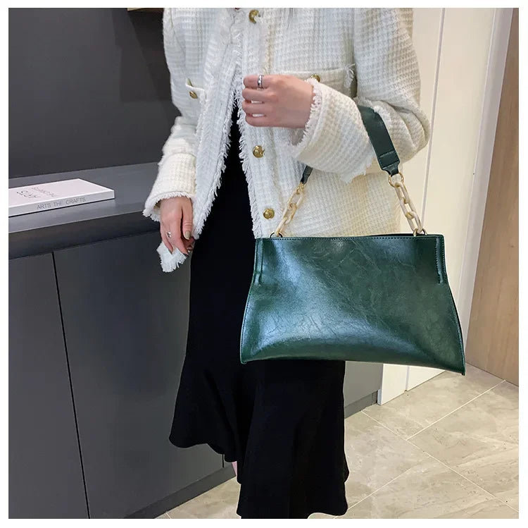 2025 New Design PU Leather Women Shoulder Bag – Soft Synthetic Leather Crossbody Handbag with Chain Decor, Large Capacity Underarm Tote Purse
