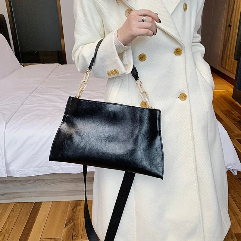 2025 New Design PU Leather Women Shoulder Bag – Soft Synthetic Leather Crossbody Handbag with Chain Decor, Large Capacity Underarm Tote Purse