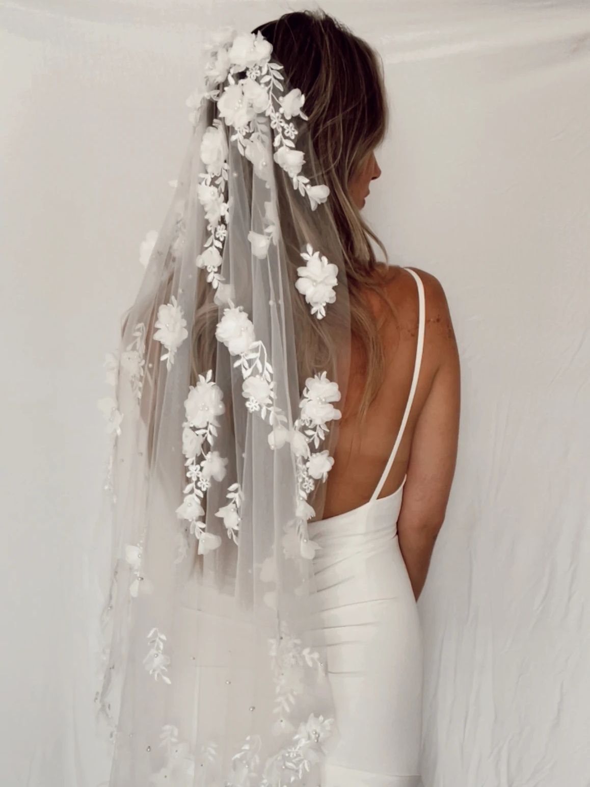 Elegance Wedding Veil with 3D Flowers Bridal Veil